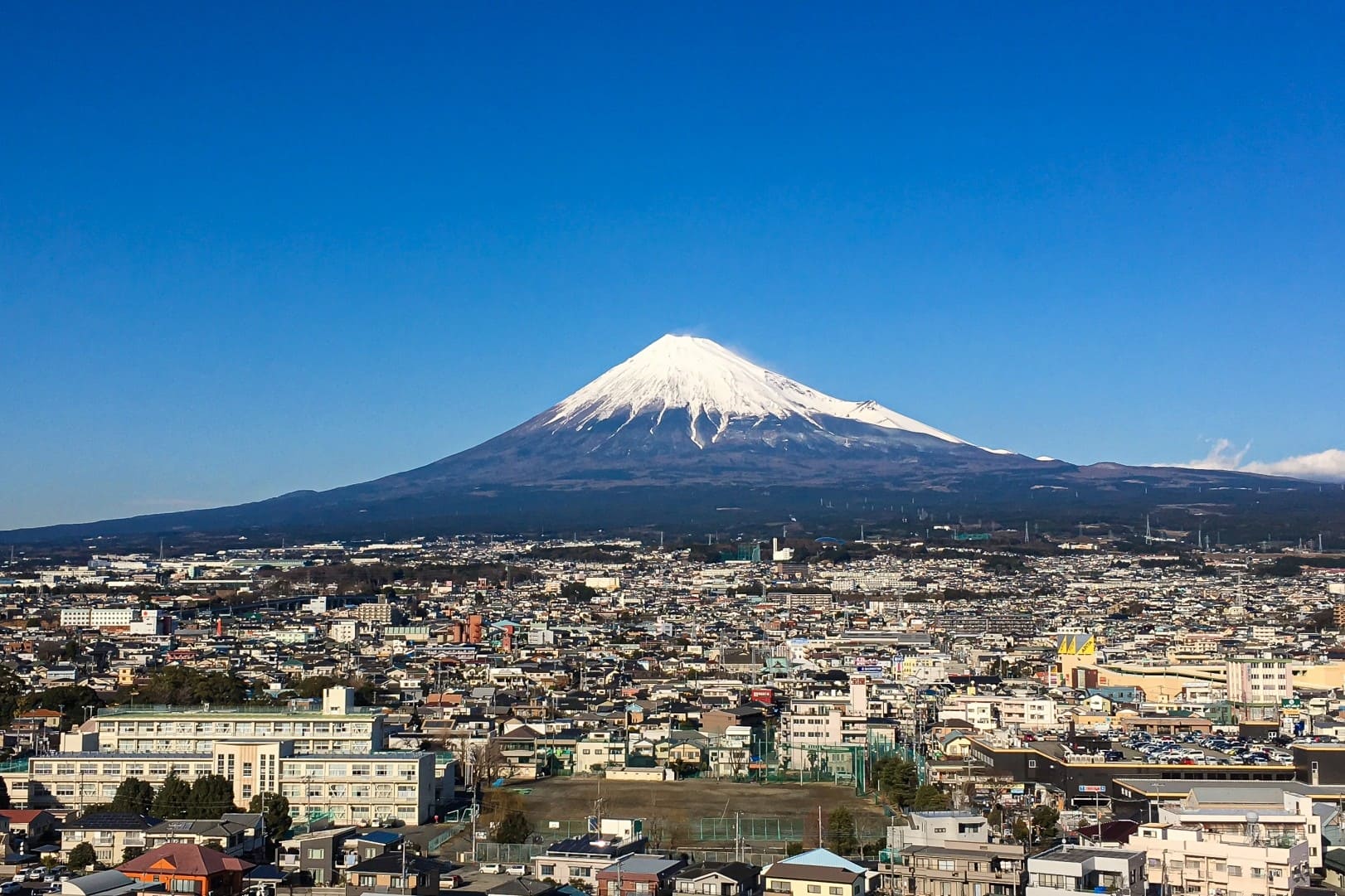 富士おろしと火山灰で磨耗する外壁の最適な塗り替え時期は？